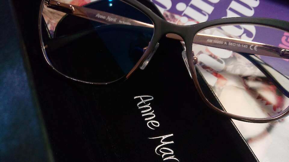 Custom-made eyeglass cleaning cloths