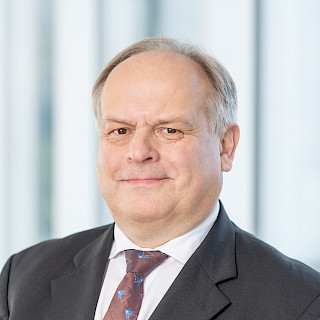 Tallinna Tehnikaülikooli e-meditsiini keskuses tervishoiu spetsialist ning Rahandusministeeriumi riigieelarve osakonna finantstalituse juhataja