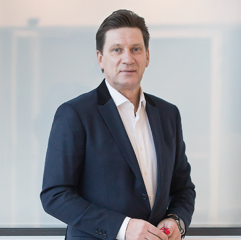 Cien. kolēģi, Aicinu jūs piedalīties &nbsp;17. Neirologu vasaras skolā 2025, kas norisināsies 6. jūnijā un būs veltīta ļoti nozīmīgai un aktuālai tēmai &mdash; kognitīvajiem traucējumiem. Mēs runāsim par atmiņu, domā&scaron;anu, personību, noveco&scaron;anu un par to, kā ar &scaron;iem jautājumiem sastopamies gan praksē, gan personīgajā dzīvē. Programma solās būt patiesi interesanta &mdash; daudzpusīga, praktiska un piesātināta ar profesionāļu pieredzi. Konference ir lieliska iespēja ne tikai uzzināt ko jaunu, bet arī satikt kolēģus, dalīties pieredzē un iedvesmoties. Tiekamies jūnijā! Cieņā, Prof. Andrejs Millers