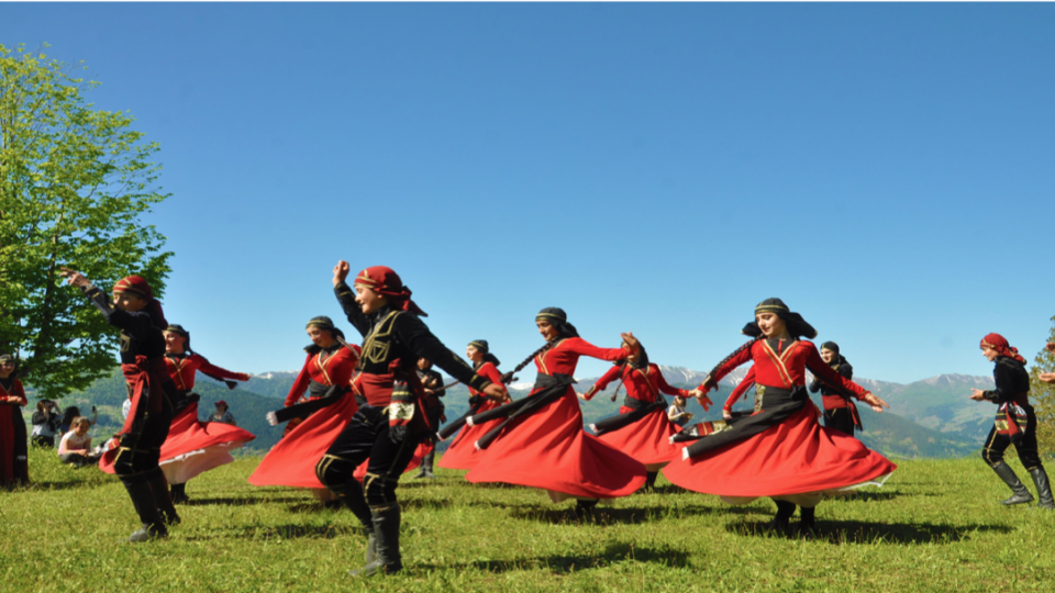 One-Day guided tour | Machahel Valley and folklore show