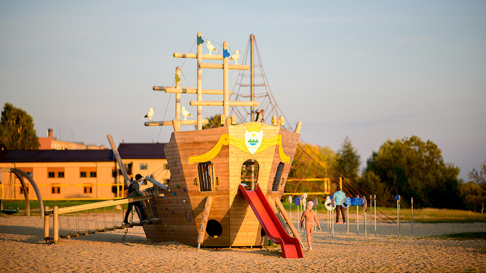 Tamula beach promenade playground