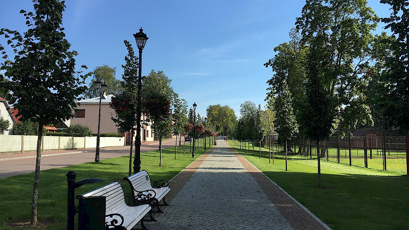 Скульптура Екатерины II и Екатерининская аллея